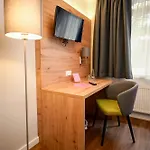 Lindenhof Otel *